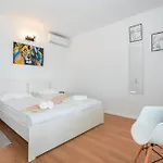 Spot 4*