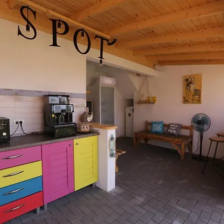 Spot 4*