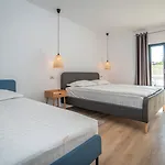 Spot 4*
